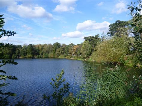 South Norwood Lake © Marathon cc-by-sa/2.0 :: Geograph Britain and Ireland