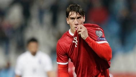 Video – Vlahovic leads Serbia to victory over Montenegro with a brace | Juvefc.com