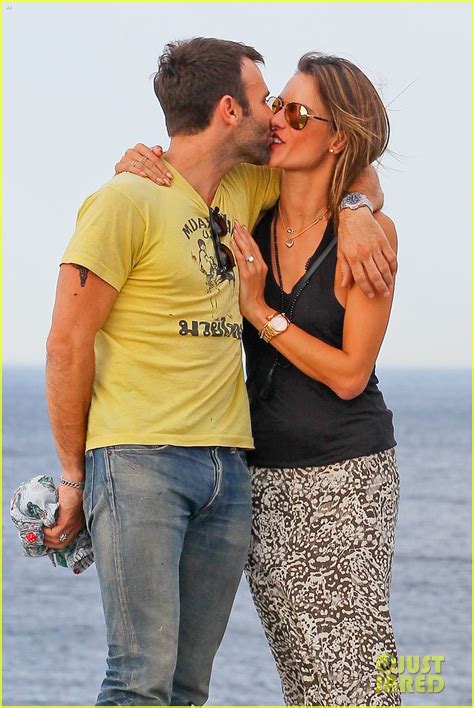 Alessandra Ambrosio & Jamie Mazur Share a Kiss During Romantic Bondi ...