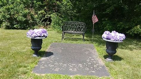 Charles Bronson's Grave in Brownsville Cemetery, West Windsor, Vermont ...