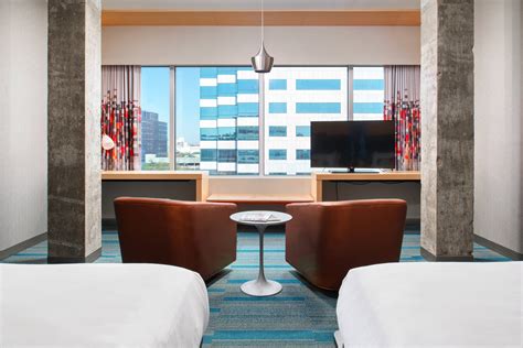 Hotel Rooms & Amenities | Aloft Tampa Downtown