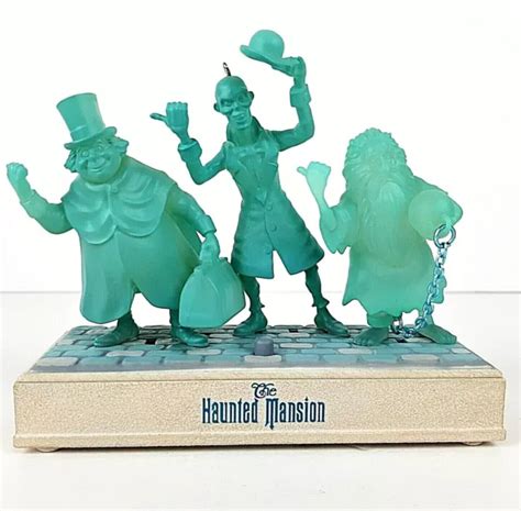 DISNEY HAUNTED MANSION Hitchhiking Ghosts LightUp Musical Ornament ...