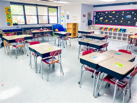 13 Classroom Desk Arrangement Ideas - Lucky Little Learners