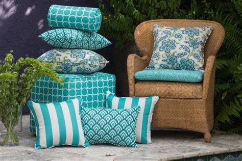 coussin extérieur polochon en bleu turquoise Cushions To Make, Patio Cushions, Outdoor Pillows ...