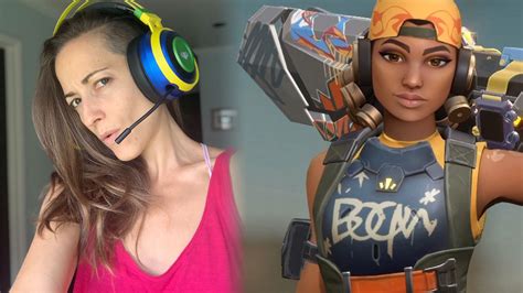 ‘Valorant’ Raze voice actress shares impressive casual cosplay - Dexerto