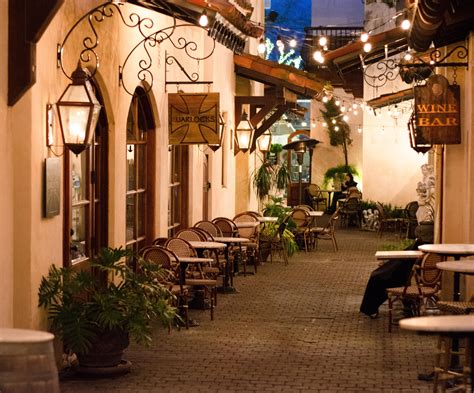 Connecting Fairhope Avenue to De La Mare Avenue is the most romantic of alleyways. Local ...