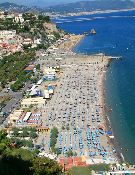 Sorrento Beaches | Italy beaches, Sorrento beach, Sorento italy