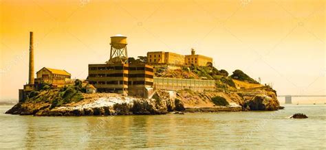 Isla Alcatraz con famoso edificio de la prisión, San Francisco, EE.UU. 2022