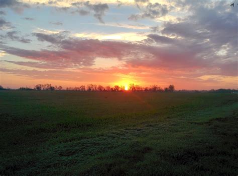 Eagle Lake,Texas Sunrise [OC] : TexasViews