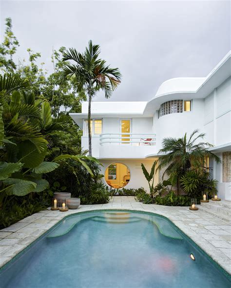 Inside an Eclectic Art Deco Miami Home | Miami houses, Art deco home, Miami art deco