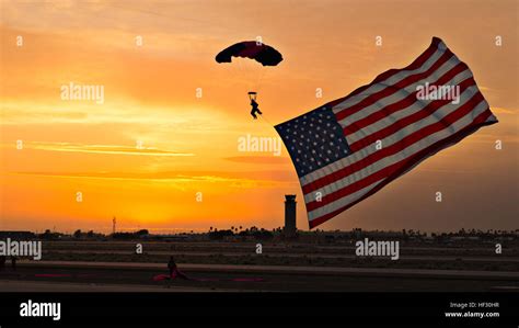 Cessna 182 skydiving hi-res stock photography and images - Alamy