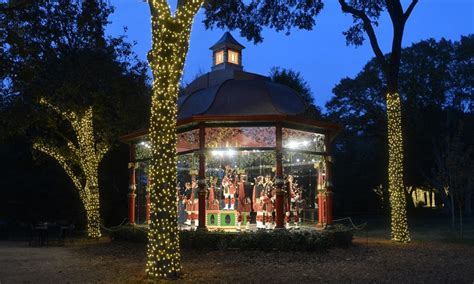 The Dallas Arboretum Has Turned into a Magical Christmas Wonderland ...