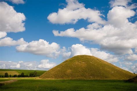 Silbury Hill : Investigating its ley line and mysteries