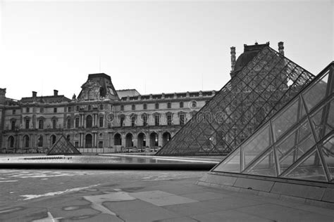 Louvre Museum Entrance editorial stock photo. Image of europe - 39921258