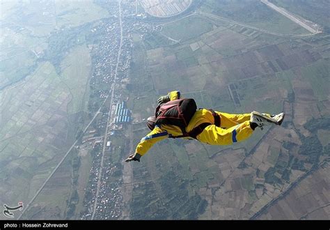 Photos: Free-fall Skydiving Exercises by Iranian Basij Forces - Photo ...
