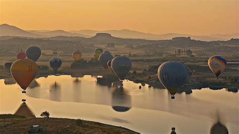 Turkey: For sunrise hot-air balloon rides without the crowds, head to Afyonkarahisar | Euronews