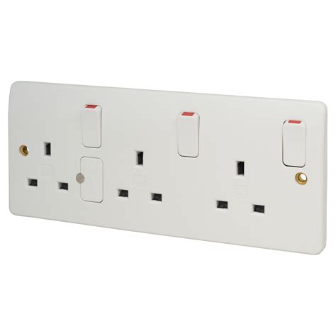 MK Logic Plus 13A Moulded 3 Gang Double Pole Switched socket With Dual ...