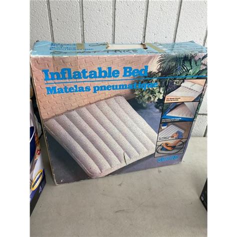 Inflatable bed