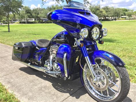 2017 Harley-Davidson® FLHXSE CVO® Street Glide® for Sale in Hialeah, FL (Item 989788)