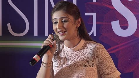 Dhvani Bhanushali Live Concert At Phoenix Mill Kuria | Bollywood News 2017 - YouTube