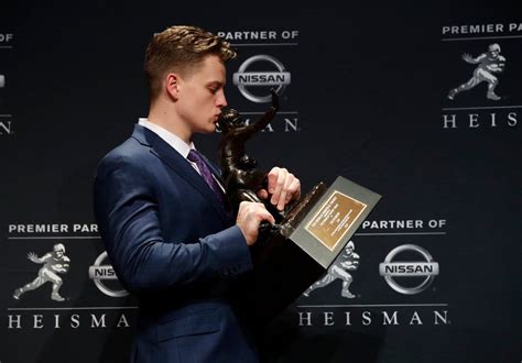 Joe Burrow Wins the 2019 Heisman Trophy in a Record-Breaking Landslide ...