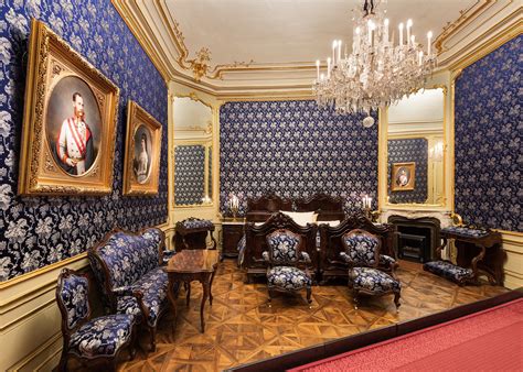 Bedroom of Kaiser Franz Joseph and Kaiserin Elisabeth at Schönbrunn ...