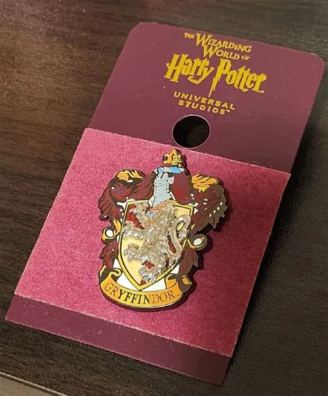 UNIVERSAL STUDIOS WIZARDING World of Harry Potter Gryffindor Crest Medallion Pin $15.00 - PicClick