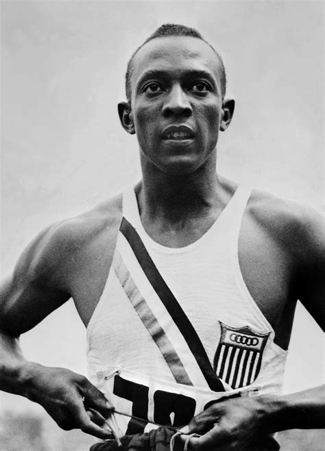 9 Photos Of Jesse Owens At The 1936 Olympics Show What An American Hero ...