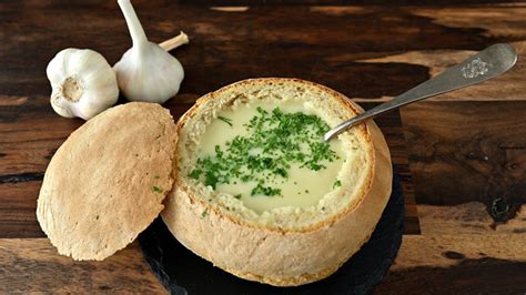 A typical Austrian dish: old garlic soup in bread - GoyimTV