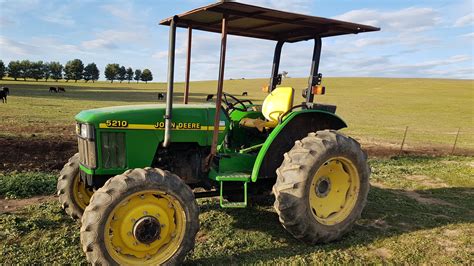 John Deere 5210 Tractor 4x4 | Machinery & Equipment - Tractors