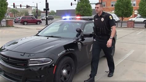 Wichita Police Department unveils new blue uniforms - KAKE