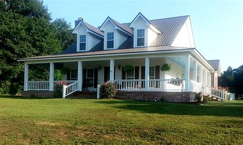 45 Modern Farmhouse Exterior One Story Wrap Around Porches | Country ...