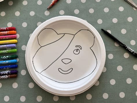 Pudsey paper plate craft for kids - the-gingerbread-house.co.uk