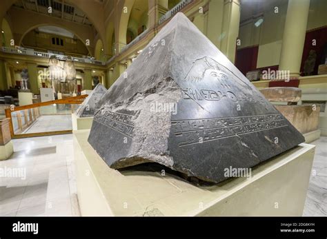 Capstone giza pyramid hi-res stock photography and images - Alamy