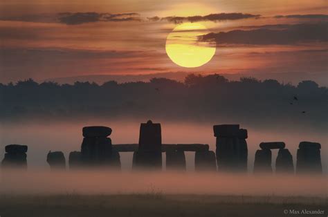 Nascer do Sol no Solstício sobre Stonehenge, Inglaterra, por Max Alexander » O Universo ...