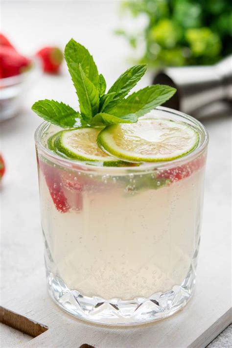 Keto Cocktail – BEST Low Carb Keto Rum Alcoholic Drink Recipe – Sparkling Strawberry Lime Rum ...