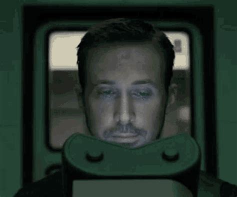 Ryan Gosling Blade Runner GIF - Ryan Gosling Blade Runner Scrolling ...