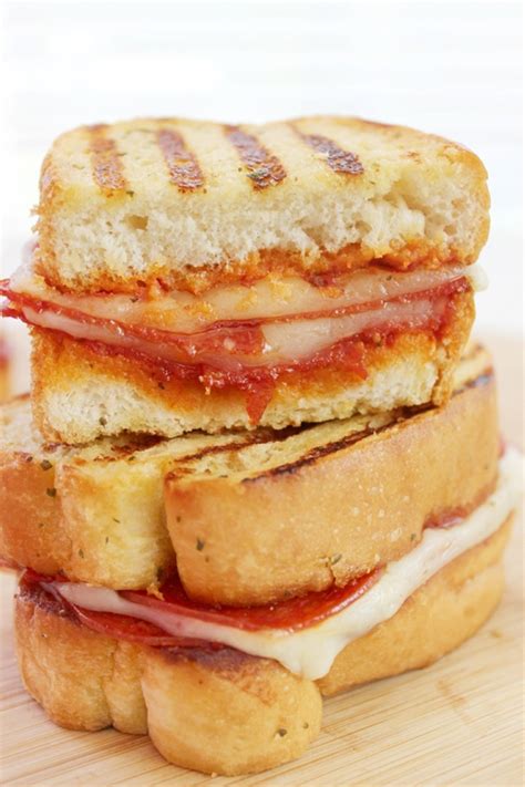 Grilled Pepperoni Pizza Sandwich recipe | Chefthisup