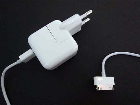 First Look: Apple World Travel Adapter Kit