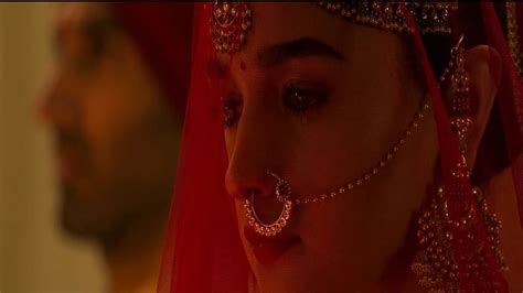 Kalank Film Scene Alia Bhatt Crying in Wedding Shoot, alia bhatt kalank ...