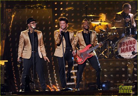 Bruno Mars' Grammys Performance - Watch Now!: Photo 2628321 | 2012 Grammy Awards, Bruno Mars ...