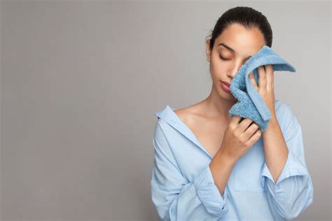 Surprising Benefits of Using a Face Towel for Your Skincare Routine ...