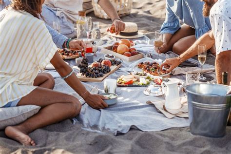 The Ultimate Guide to Packing a Beachside Picnic - Eater