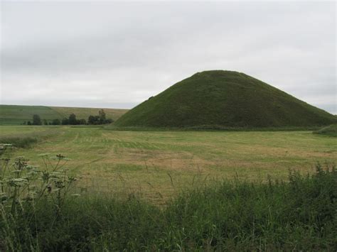 Silbury Hill | Natural landmarks, Hills, Wiltshire