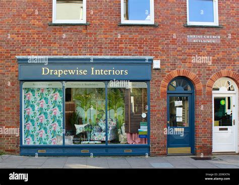 Shop front glass doors hi-res stock photography and images - Alamy