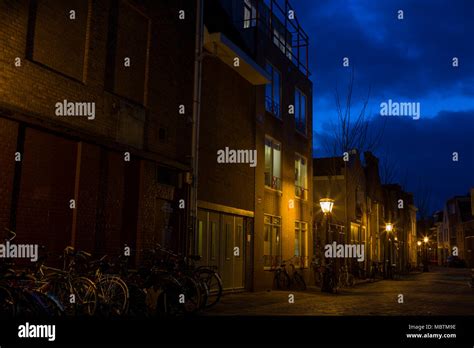 Dimly lit street hi-res stock photography and images - Alamy