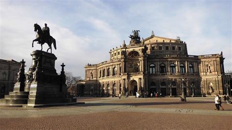 Semperoper Dresden: accommodation, history, program, hotels near - HotelFriend