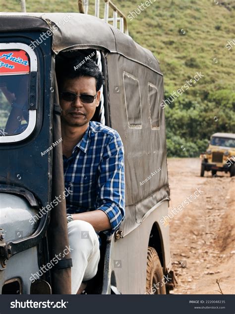 12 Muddy Roads Rugged Jeep Images, Stock Photos & Vectors | Shutterstock