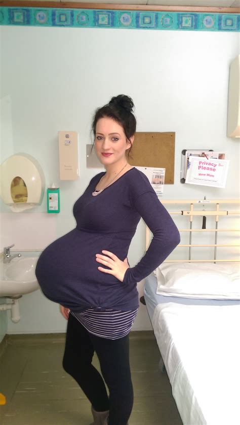 35 weeks pregnant with triplets – The Maternity Gallery