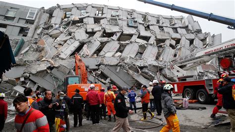 Rescue Efforts Continue as Toll Rises in Taiwan Earthquake - The New York Times